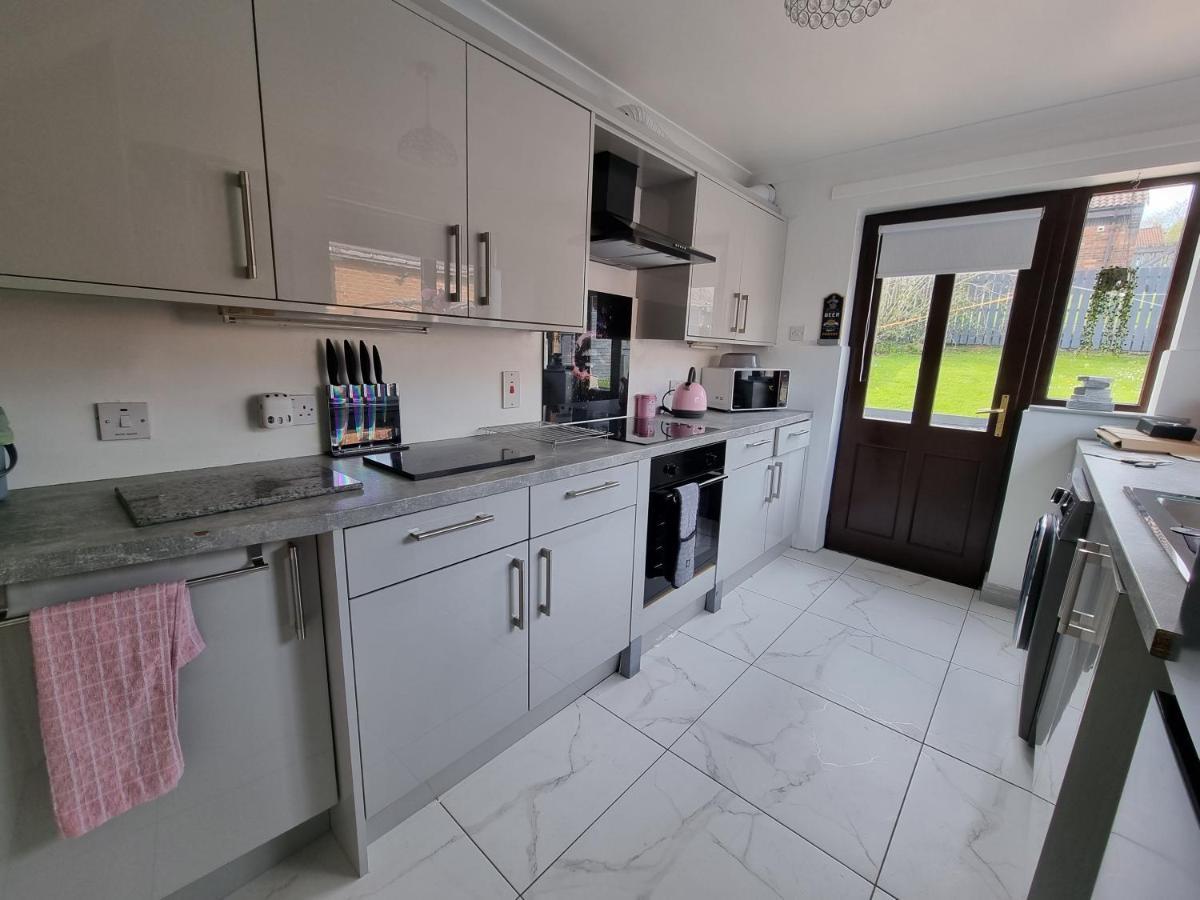 Private Room City Skyline And Mountain Views Close Too Belfast Centre And Airports Free Parking Exterior foto